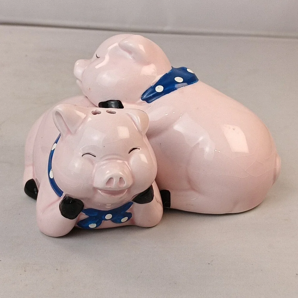 Vintage Adorable Fits Together Pink Pigs Ceramic Salt & Pepper Shakers